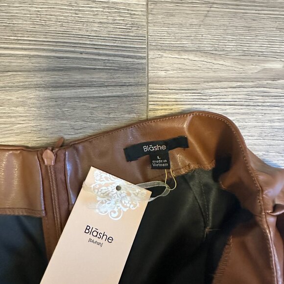 NEW Pleather Mini Skirt/Skort Brown Size Large - Picture 4 of 4